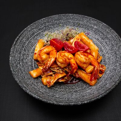 Токпоки в остром соусе с креветками в Сеул по цене 580 ₽