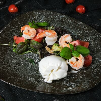 Салат с бураттой и креветками в Галилео по цене 700 ₽