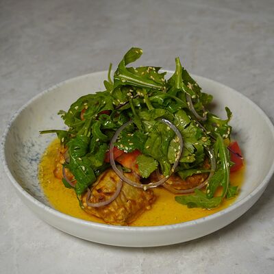 Салат с хрустящим баклажаном в Бар Луна -дохлая- по цене 620 ₽