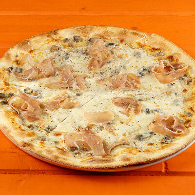 Пицца с грибами, прошутто и трюфелем в Сорренто by Novikov по цене 1050 ₽