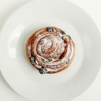 Улитка с изюмом в Коржов