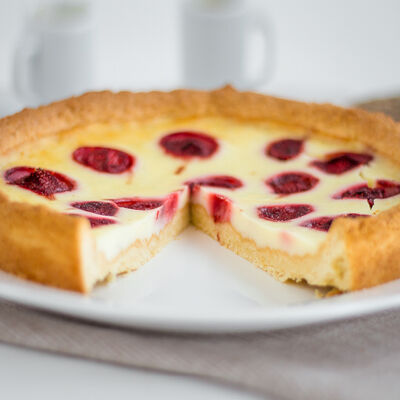Пирог сладкий Киш клубничный в Вот Такие Пироги по цене 670 ₽
