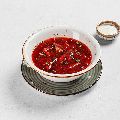 Борщ с говядиной и сметаной в ПиццаФабрика по цене 370 ₽