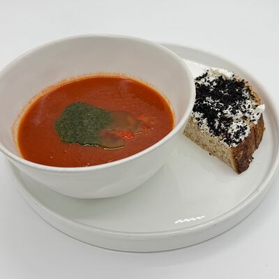 Томатный суп, печёный перец, брынза в Coffee Room Coworking по цене 610 ₽
