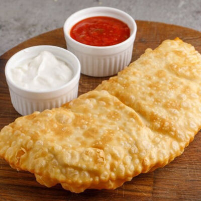 Чебурек с сыром и зеленью в Кофейня №1 по цене 275 ₽