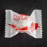 Конфета Raffaello в Дворец Олимпия Café