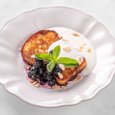 Бриошь с черничным соусом в Ginza по цене 4850 ₸