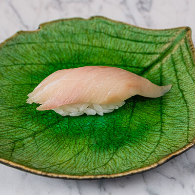 Суши-нигири Хамачи в Dragon по цене 590 ₽