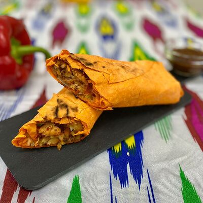 Донер в сырном лаваше в Шаурма халяль в Перекрестке по цене 370 ₽