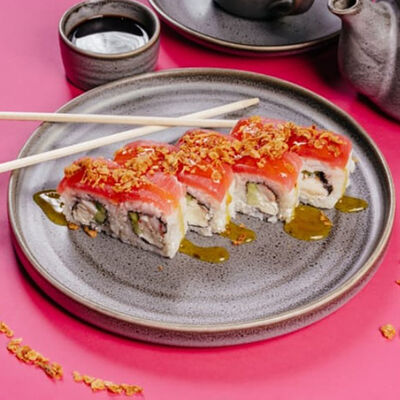 Ролл Тунец-ананас-чили в Chigun по цене 420 ₽