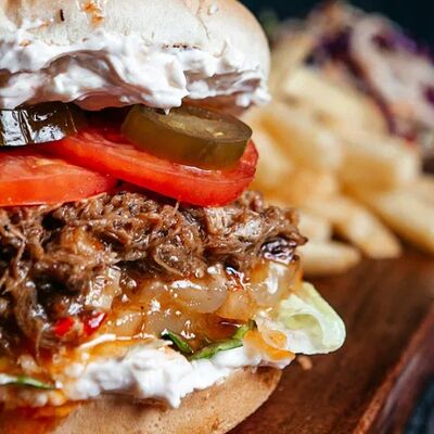 Комбо с бургером со рваной свининой и пряным ананасом XL в Бар-гриль KOSTER по цене 749 ₽