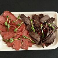 Армянская мясная тарелка в Кафе Hayatt