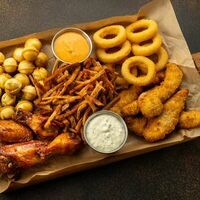 Горячие ирландские братья в Harat's Irish Pub