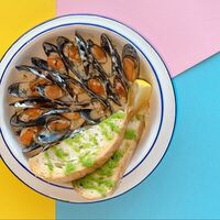 Мидии в чесночном соусе в Креветочная The Shrimp