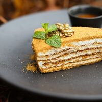 Медовик в Chalet River Club