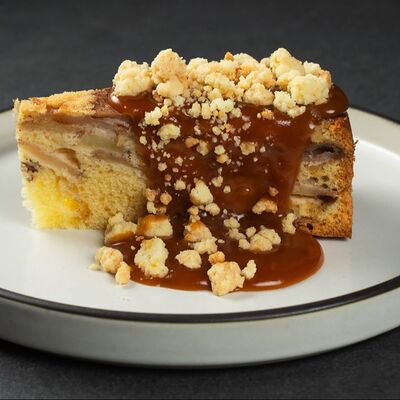 Яблочная шарлотка с соленой карамельюв Cherish по цене 450 ₽