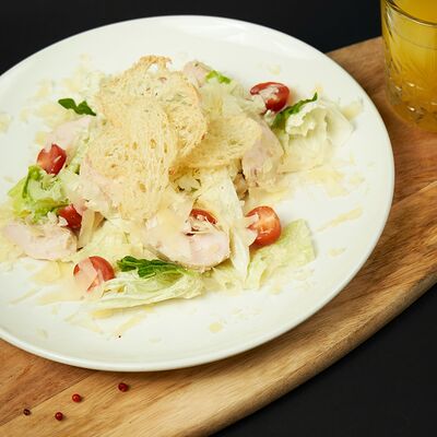 Цезарь с куриным филе в Four по цене 630 ₽