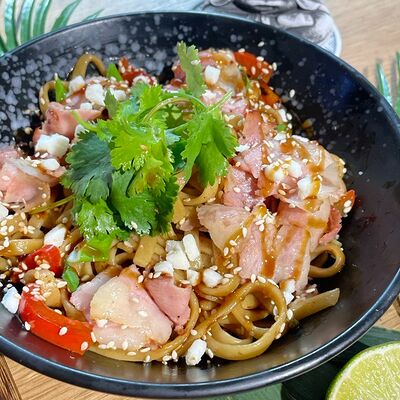 Лапша с беконом и сыром в Wok Street по цене 529 ₽