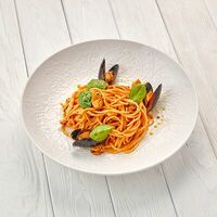 Спагетти с морепродуктами в Пармезан