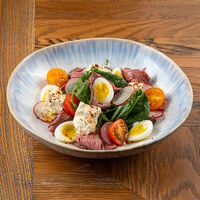 Салат с ростбифом и Страккино в Сыроварня