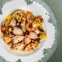 Мини-кальмары с цитрусовым соусом в Grace Bistro