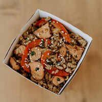 Teppan с лососем в Angry Pizza