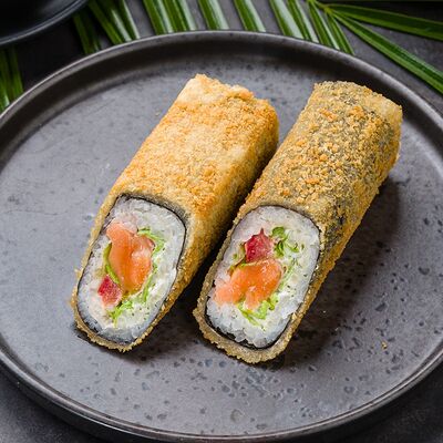 Стрит-ролл с лососем темпура в Рыба закусывала по цене 589 ₽