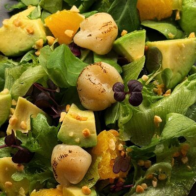 Салат с морским гребешкомв В завязке по цене 650 ₽