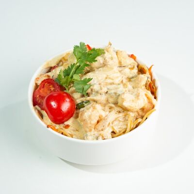 Яичная лапша карри с морепродуктами в ЁБИСАН по цене 899 ₽