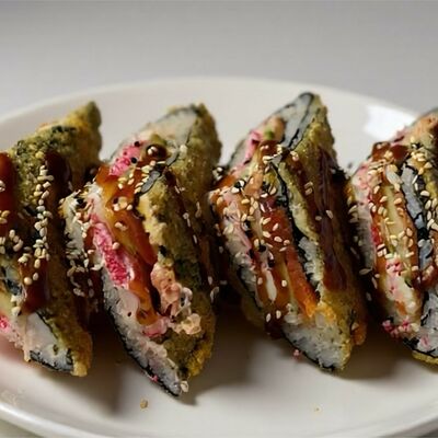 Суши-сэндвич с Лососем в WoKING по цене 768 ₽