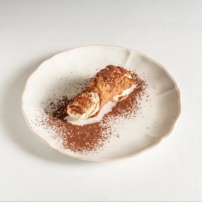 Канноли с кремом тирамису в ROMO по цене 420 ₽