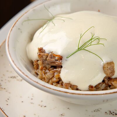 Гречневая каша с говядиной и муссом из пармезана в Forest по цене 540 ₽