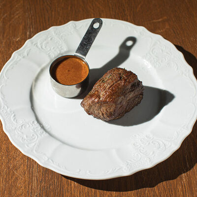 Филе миньон, перечный соус в Touché по цене 2300 ₽