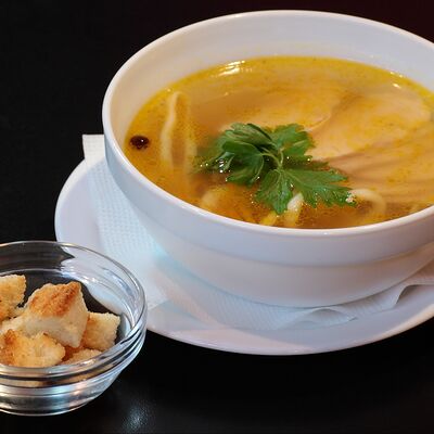 Суп-лапша куриный в Пельмэн по цене 220 ₽