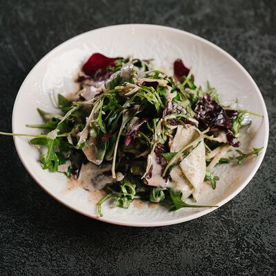 Большой зеленый салат с вешенками в Vladbeef Bar по цене 490 ₽