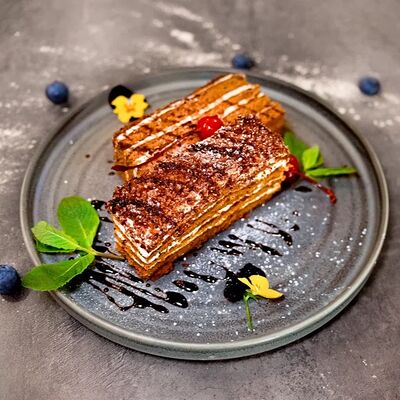 Торт Медовик в Шато Манави по цене 690 ₽