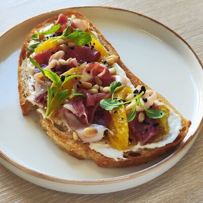 Вяленая утка с инжиром в The Brasserie по цене 499 ₽