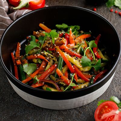 Азиатский салат с соевым мясом в Двор Помидор по цене 380