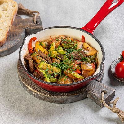 Сковородка с говядиной в Чайка по цене 710 ₽