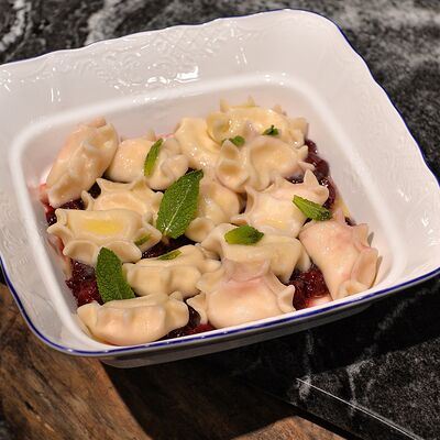 Вареники с творогом и вишневым конфи в Premium bakery Andre по цене 690 ₽