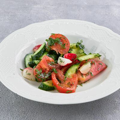 Салат из свежих овощей в Царь по цене 450 ₽