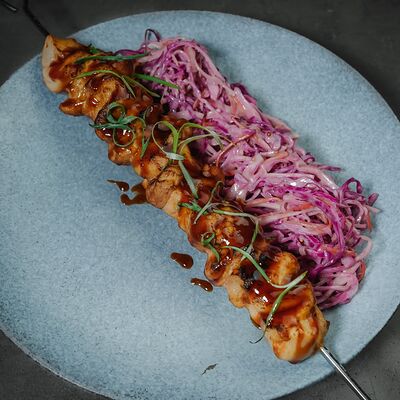 Шашлык из курицы на углях с соусом терияки, коул слоу в Рестобар Гриль 39 по цене 740 ₽