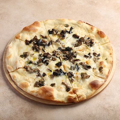 Пицца с грибами и трюфельным маслом в RestikVam по цене 1090 ₽