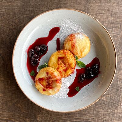 Сырники c вишней в Gosti по цене 489 ₽