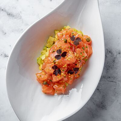 Тартар из лосося с авокадо в Рыба моя по цене 1550 ₽