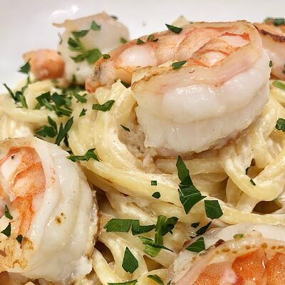 Сливочная паста Карбонара с креветками в Фитнес меню по цене 910 ₽
