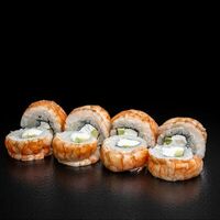 Филадельфия с креветкой в Tanaka суши