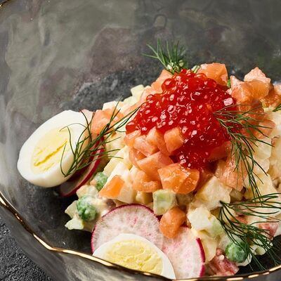 Оливье с семгой и неркой в Urartu по цене 760 ₽