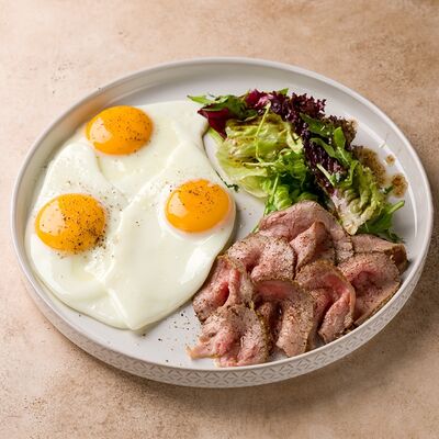 Глазунья с ростбифом в RestikVam по цене 750 ₽