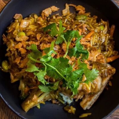 Вок с креветками и рисом в Поль Бейкери по цене 805 ₽